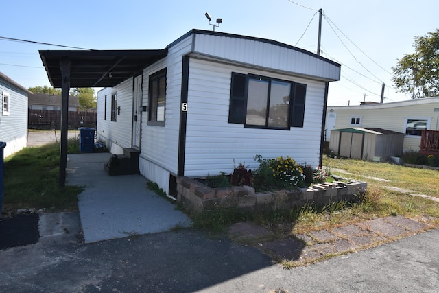 view of front of property featuring a carport