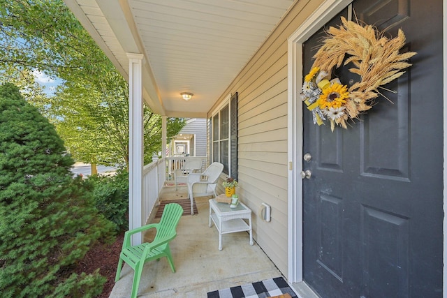 entrance to property featuring a porch