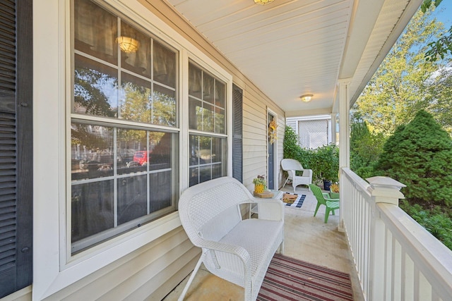 balcony featuring covered porch