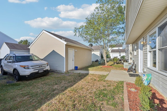 exterior space featuring an outbuilding and a yard