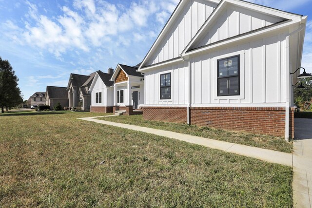 13917 Fantasy Way, Pickerington, OH 43147 - view of front of home with a front yard