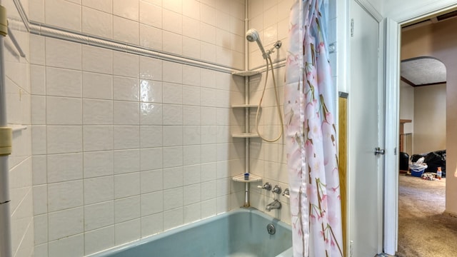 bathroom with shower / bath combo