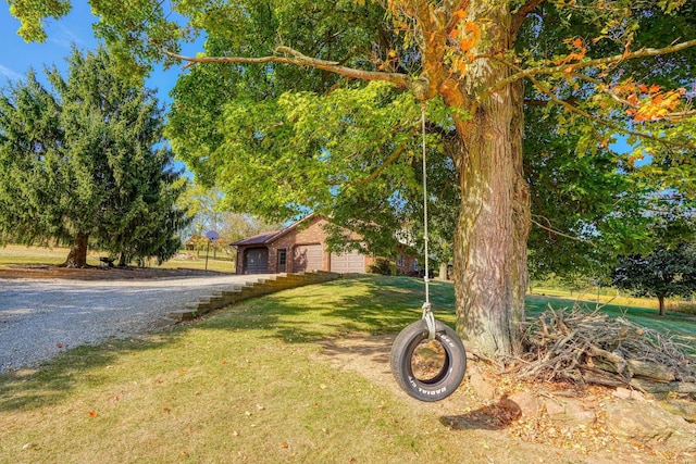 view of front of house featuring a front lawn