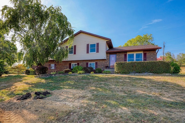 tri-level home featuring a front yard