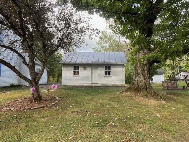 view of outbuilding featuring a lawn