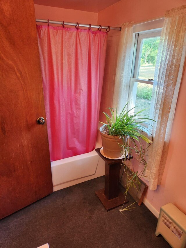 bathroom featuring shower / bath combo