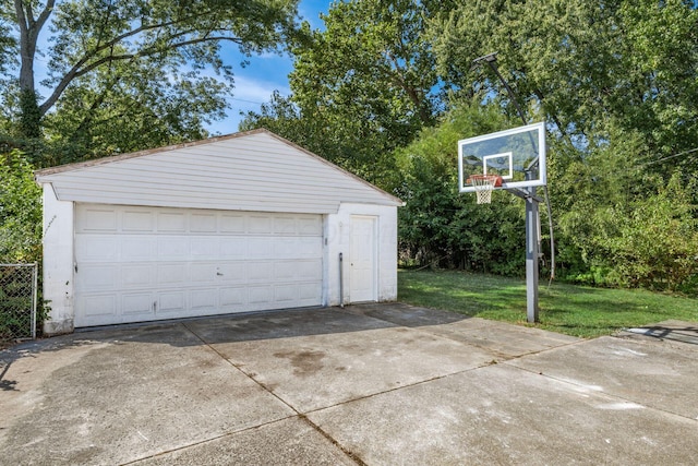 garage featuring a lawn