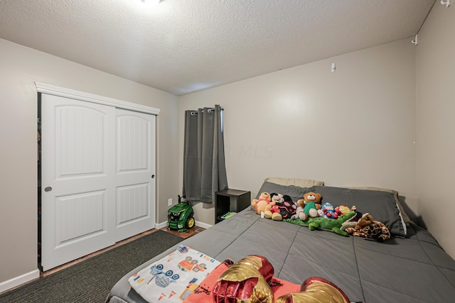 bedroom featuring a closet and a textured ceiling