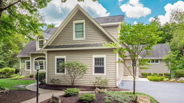 view of front of house featuring a shingled roof