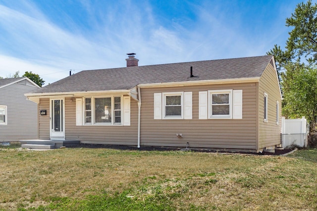 view of front of property with a front lawn