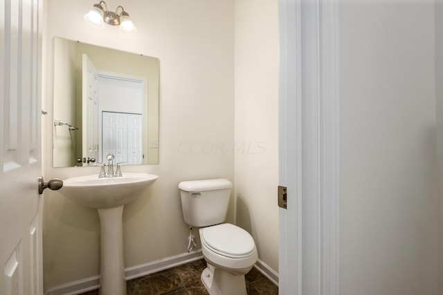 bathroom featuring toilet and sink