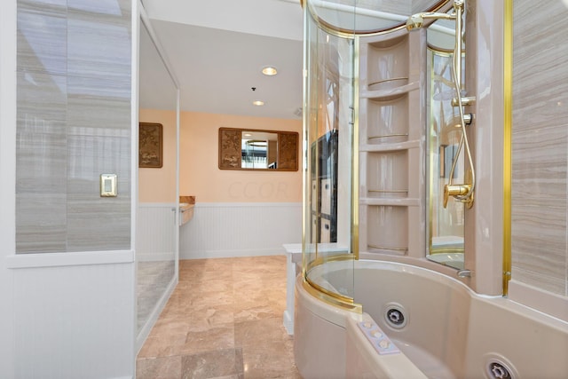 bathroom with tiled shower / bath combo