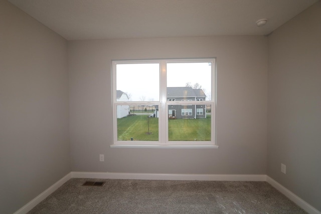 unfurnished room featuring carpet floors