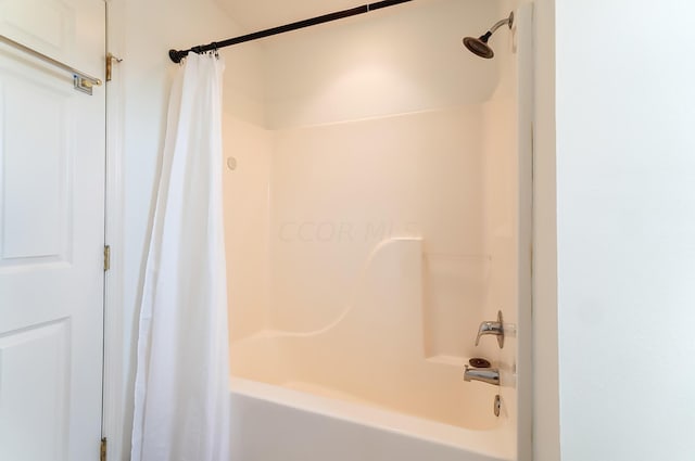 bathroom featuring shower / bathtub combination with curtain