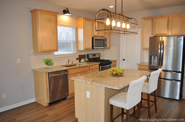 kitchen featuring stainless steel appliances, dark wood-type flooring, a sink, baseboards, and light brown cabinetry