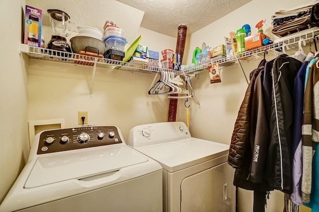 laundry area featuring laundry area, independent washer and dryer, and a textured ceiling