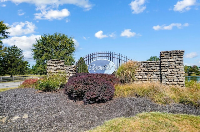 view of community / neighborhood sign