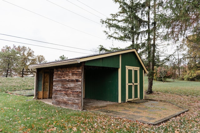 view of outdoor structure with a lawn