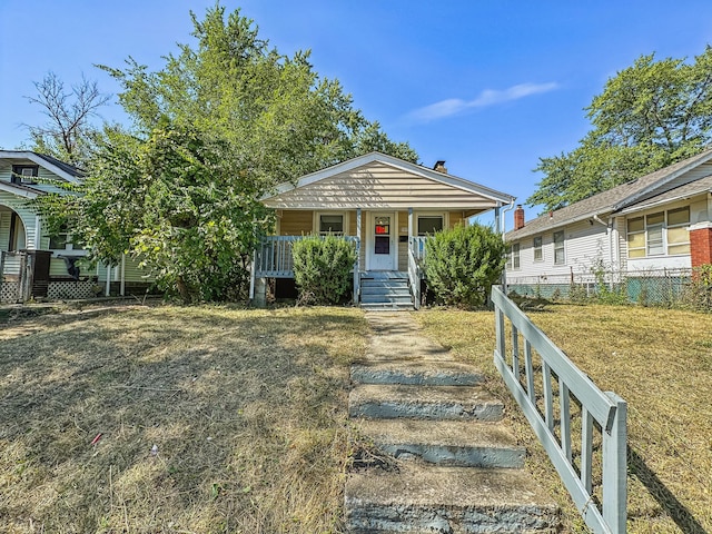 view of front of property featuring a porch and a front yard