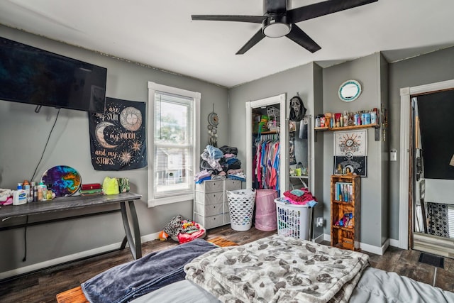 bedroom featuring a closet, dark hardwood / wood-style floors, and ceiling fan