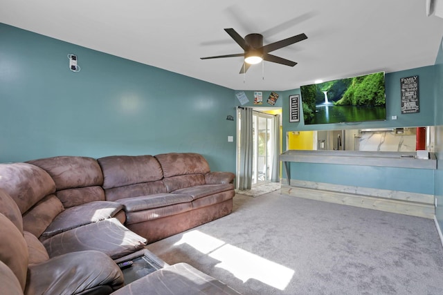 carpeted living room featuring ceiling fan