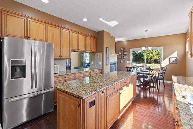 kitchen with an inviting chandelier, decorative backsplash, dark hardwood / wood-style floors, decorative light fixtures, and stainless steel fridge with ice dispenser