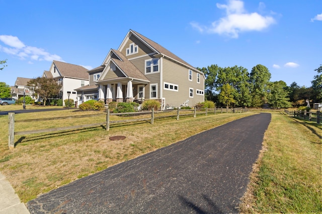 craftsman inspired home featuring a front lawn