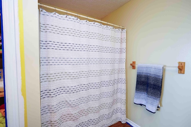 bathroom featuring a textured ceiling