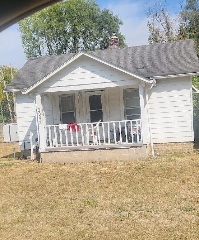 view of front of house featuring a front lawn and a porch