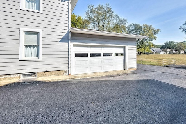 702 Coshocton Ave, Mount Vernon, OH 43050 - garage with asphalt driveway