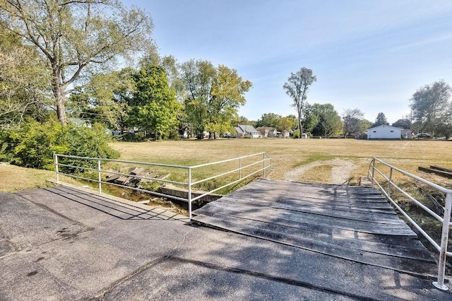 702 Coshocton Ave, Mount Vernon, OH 43050 - view of home's community featuring a lawn