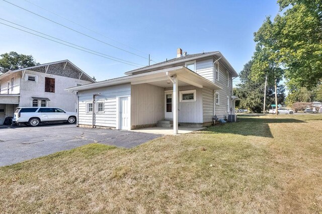 702 Coshocton Ave, Mount Vernon, OH 43050 - view of front of house with a front lawn, a chimney, and entry steps