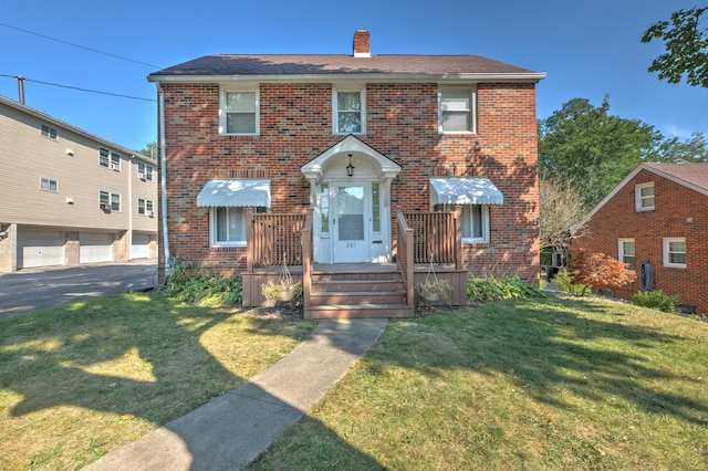 view of front of home featuring a front yard