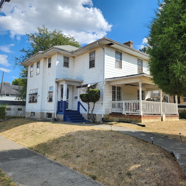 view of front of house featuring a front lawn and covered porch