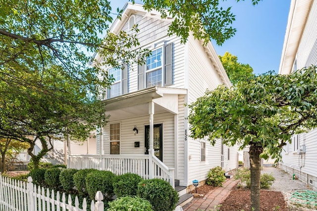 view of front facade featuring a porch