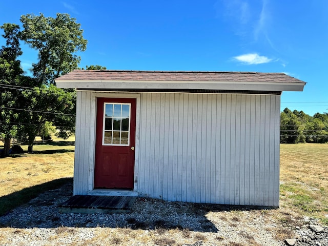 view of outdoor structure with a yard