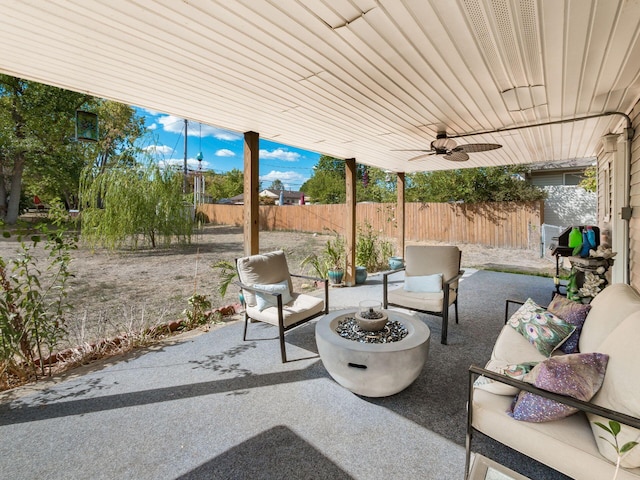 view of patio / terrace with outdoor lounge area and ceiling fan