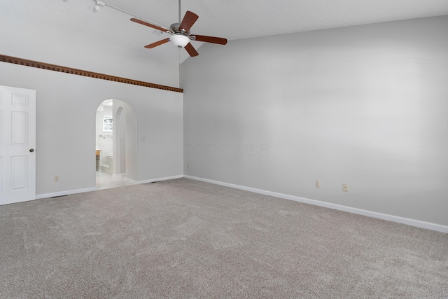 carpeted empty room featuring ceiling fan