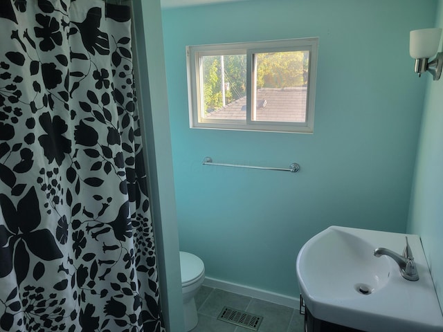 bathroom featuring tile patterned floors, a shower with curtain, vanity, and toilet