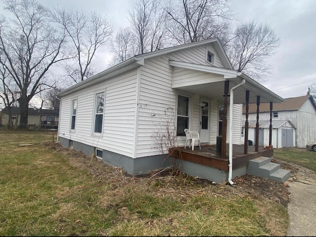 5123 Hamilton Eaton Rd, Hamilton, OH 45013 - view of home's exterior with a porch and a lawn
