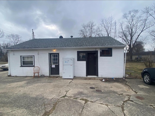 5115 Hamilton Eaton Rd, Hamilton, OH 45013 - back of house with a shingled roof and concrete block siding
