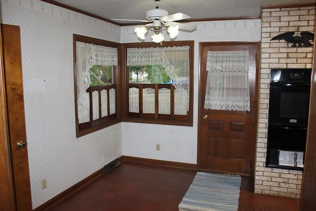 foyer entrance featuring crown molding and ceiling fan