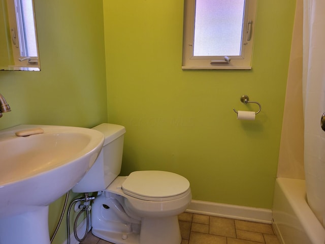 full bathroom with tile patterned flooring, toilet, shower / bathtub combination with curtain, and sink