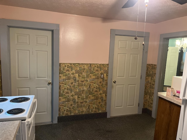 interior space featuring a textured ceiling, vanity, and ceiling fan