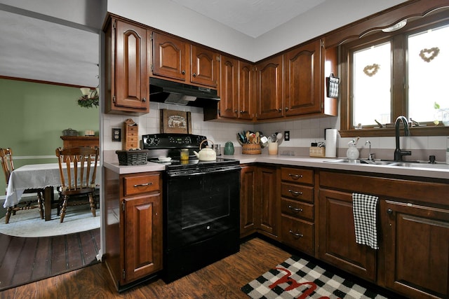 kitchen with sink, dark wood-type flooring, backsplash, black / electric stove, and ornamental molding