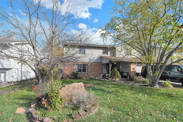 view of front property featuring a front lawn