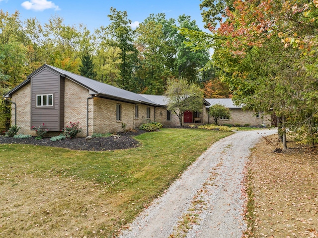 ranch-style house featuring a front lawn