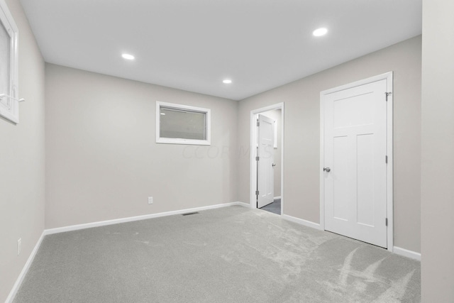 unfurnished room featuring carpet flooring