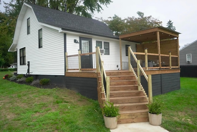 view of front of property featuring a front yard