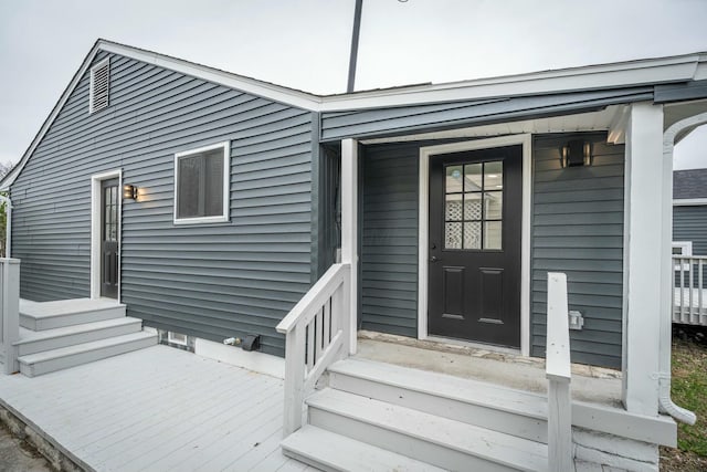 entrance to property with covered porch